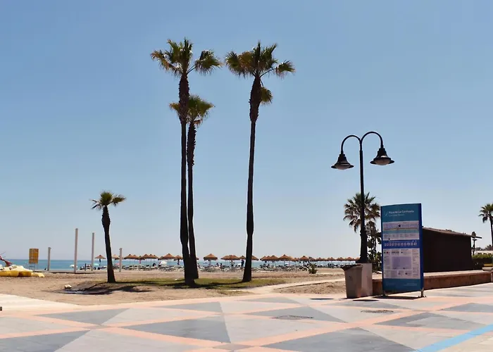 Luminoso Apartamento De 3 Dormitorios A Pie De Playa En Torremolinos