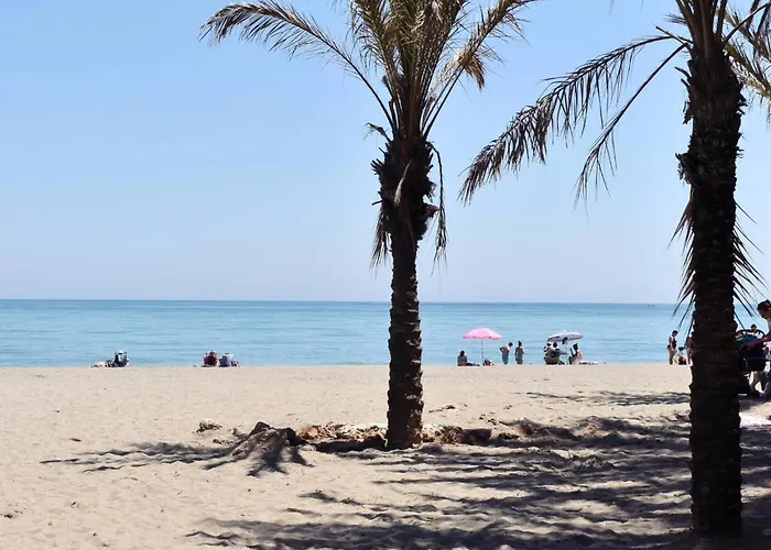 Luminoso Apartamento De 3 Dormitorios A Pie De Playa En Torremolinos