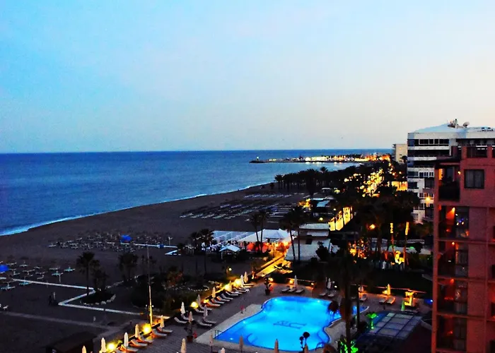 Luminoso Apartamento De 3 Dormitorios A Pie De Playa En Torremolinos