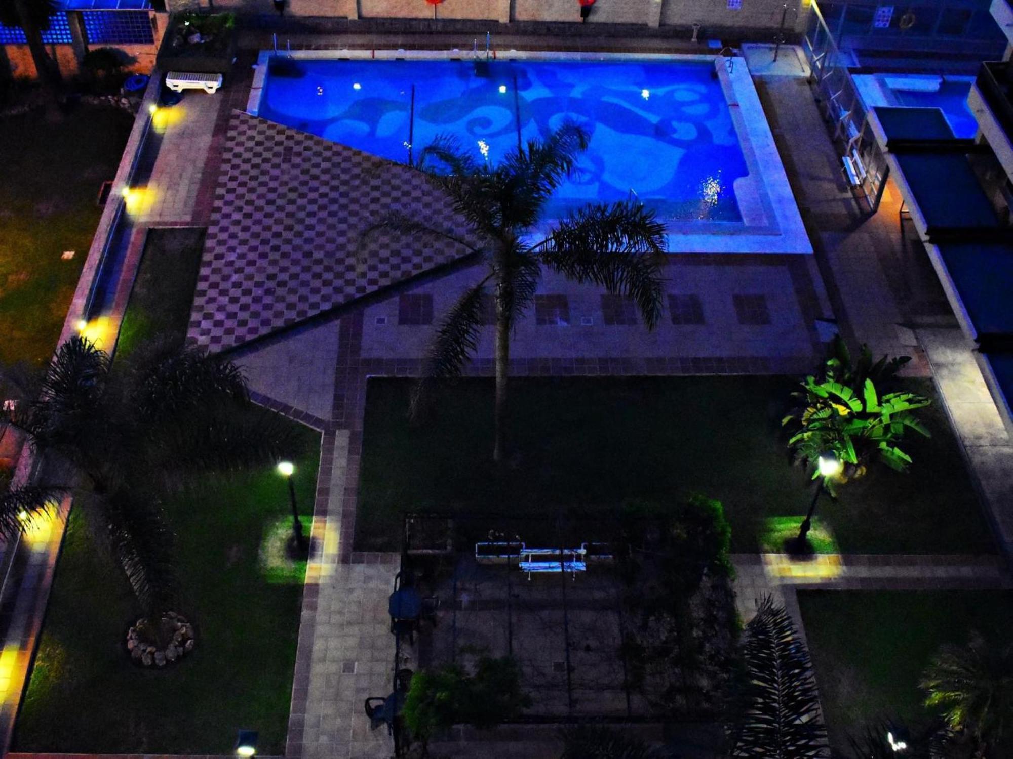 Luminoso De 3 A Pie De Playa En Apartamento *